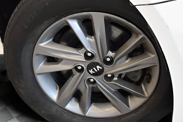 Used 2020 Kia Optima LX image 29