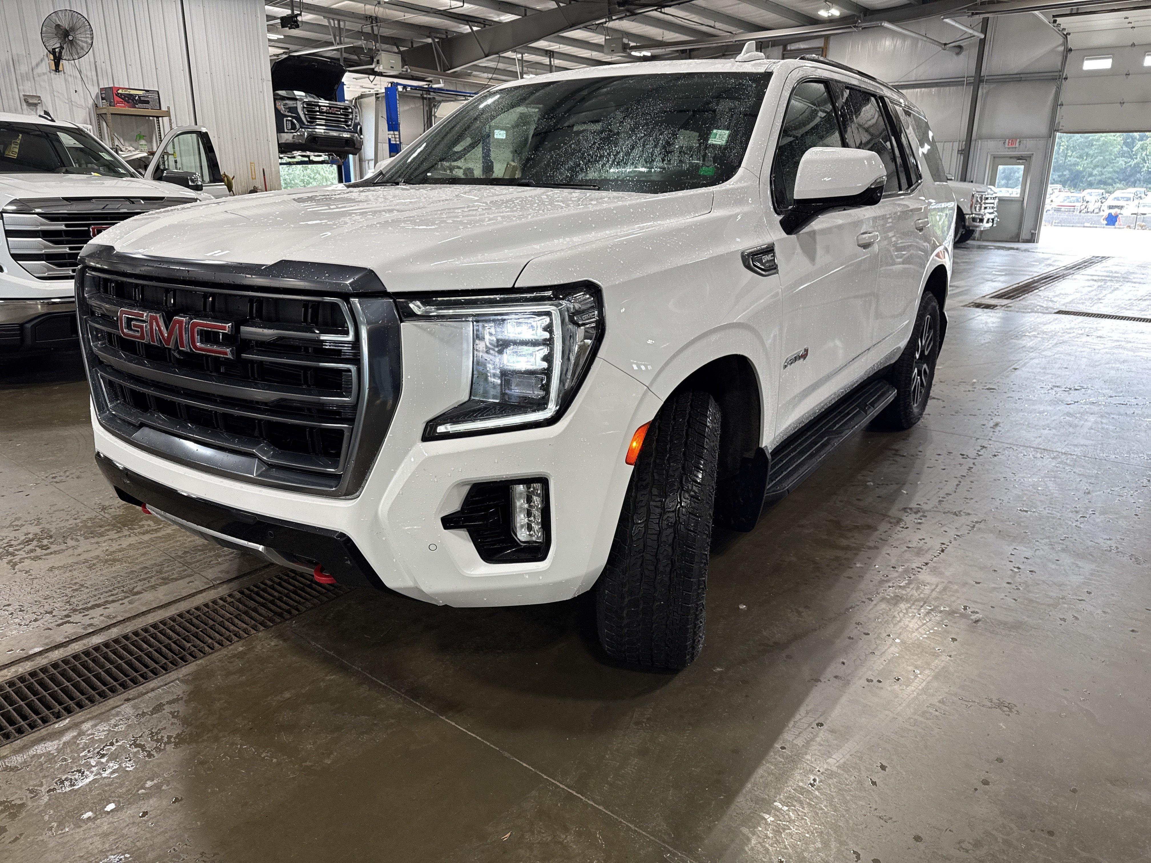 Used 2024 GMC Yukon AT4 w/ Technology Package AWD/4WD image 6