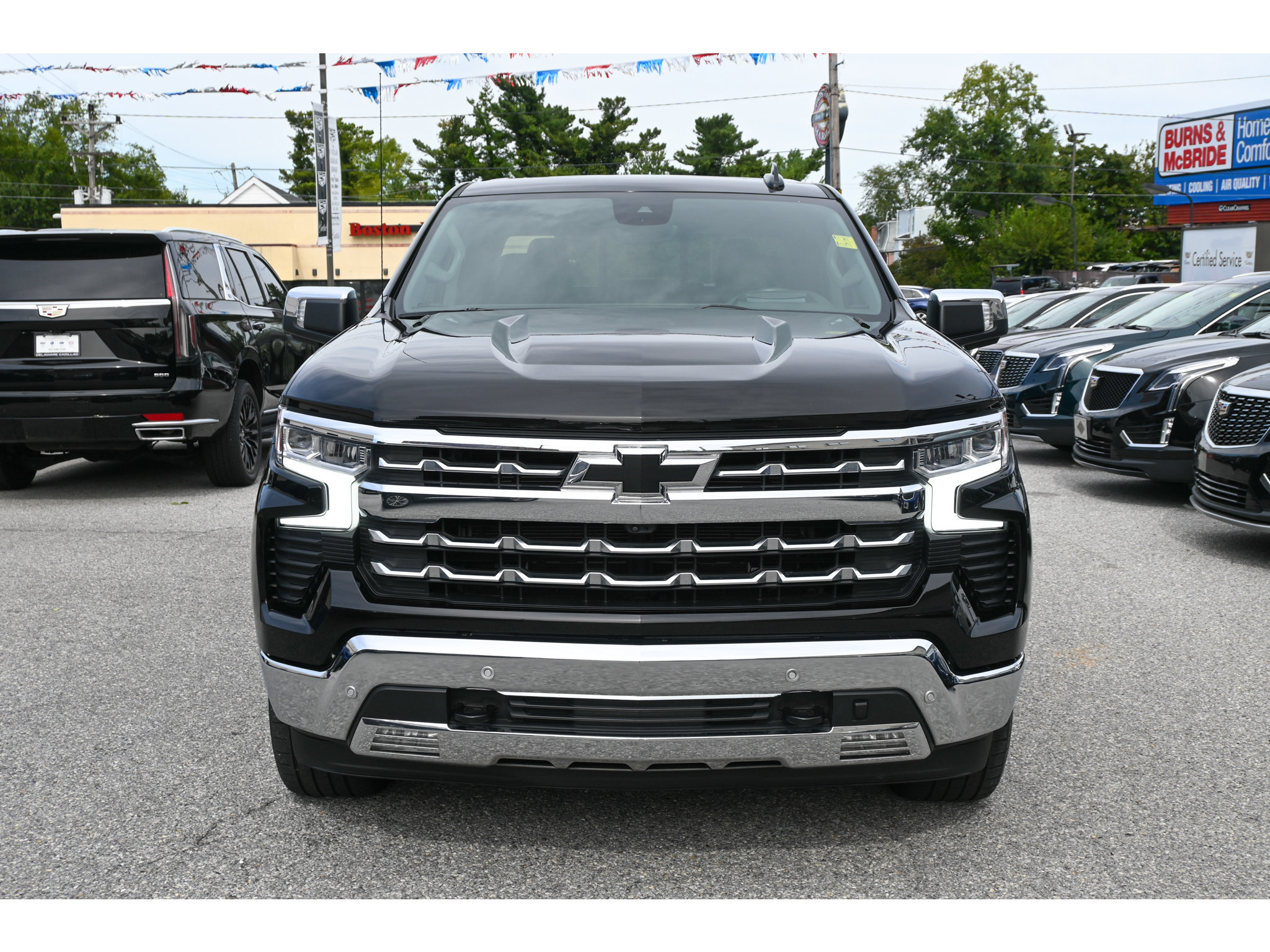 Used 2024 Chevrolet Silverado 1500 LTZ w/ LTZ Premium Package AWD/4WD image 3