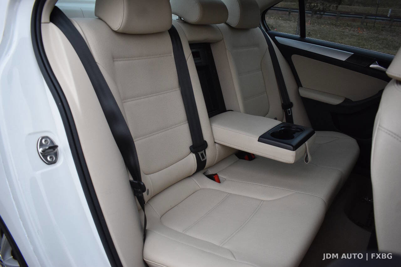 Used 2012 Volkswagen Jetta SEL FWD image 15
