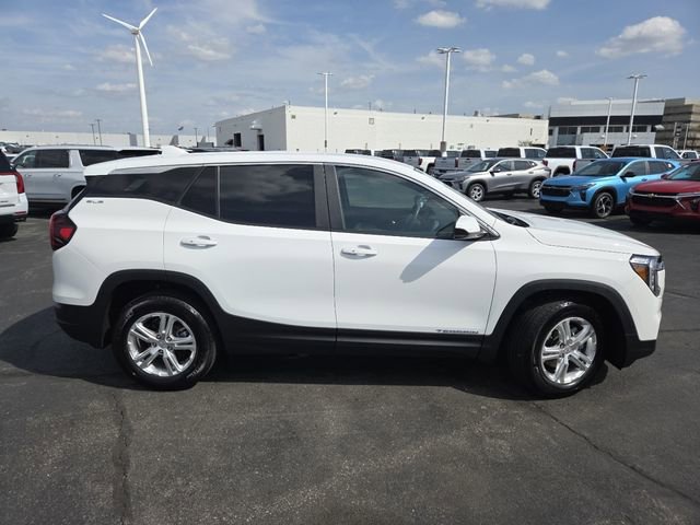 Used 2023 GMC Terrain SLE image 18