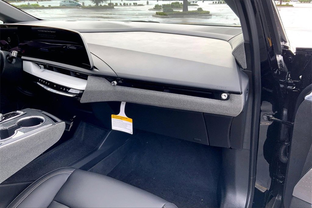 New 2026 Cadillac Optiq Luxury 1 image 32