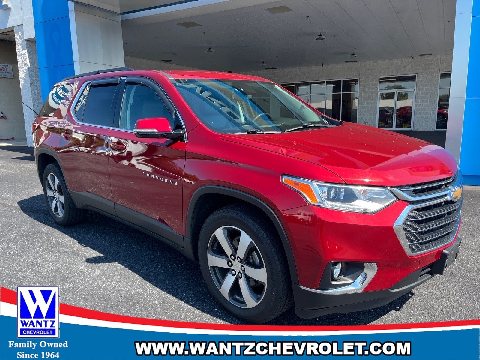 Used 2019 Chevrolet Traverse LT w/ LT Premium Package AWD/4WD image 4