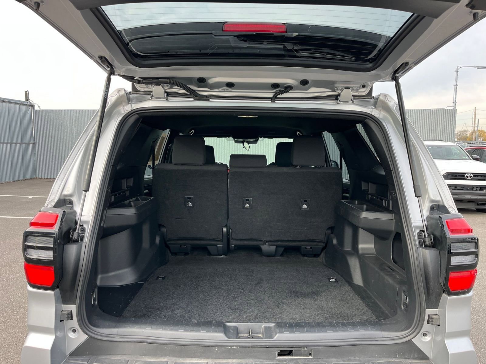 Used 2025 Toyota 4Runner TRD Off-Road image 31