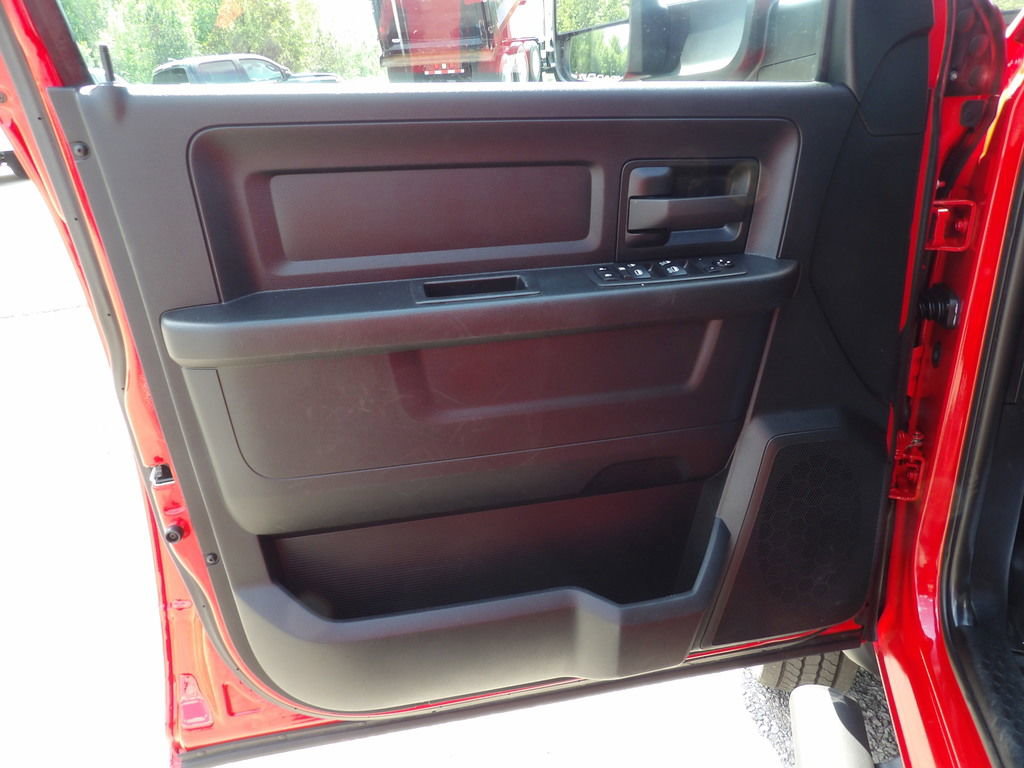 Used 2021 RAM 5500 Tradesman w/ Chrome Appearance Group RWD image 14