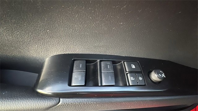 Used 2025 Toyota Camry SE image 14