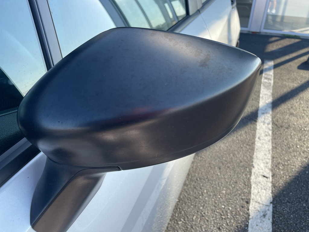 Used 2022 Nissan Versa S image 6