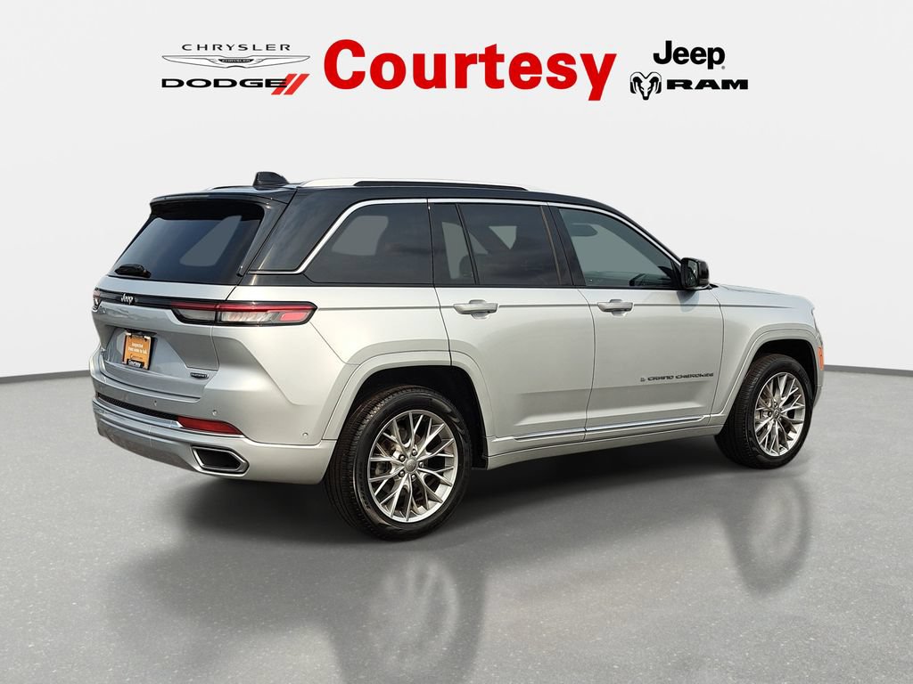 Certified 2022 Jeep Grand Cherokee Summit w/ Luxury Tech Group V AWD/4WD image 4