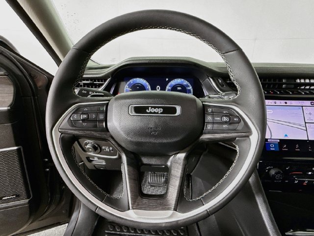 Used 2023 Jeep Grand Cherokee L Limited w/ Black Appearance Package AWD/4WD image 4