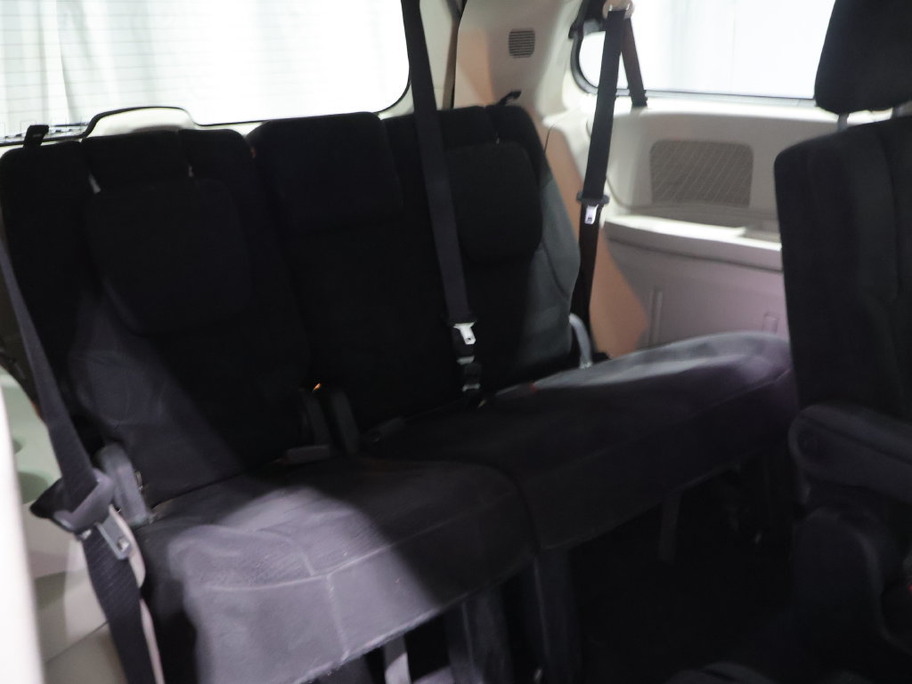 Used 2011 Dodge Grand Caravan Crew w/ Entertainment Group 1 FWD image 19
