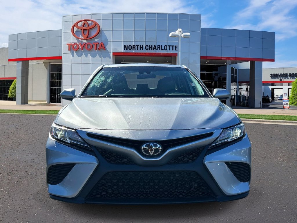 Used 2020 Toyota Camry SE FWD image 3