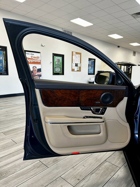 Used 2016 Jaguar XJ L Portfolio RWD image 15