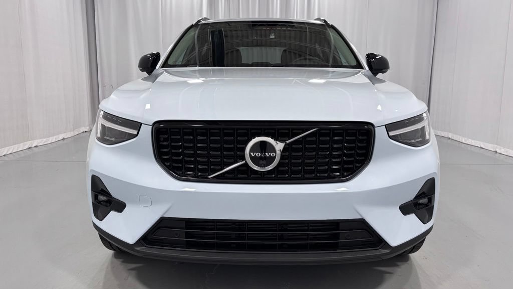 Used 2026 Volvo XC40 B5 Plus w/ Protection Package Premier AWD/4WD image 3