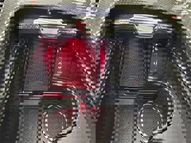 Used 2025 Mercedes-Benz GLC 350e 4MATIC image 32