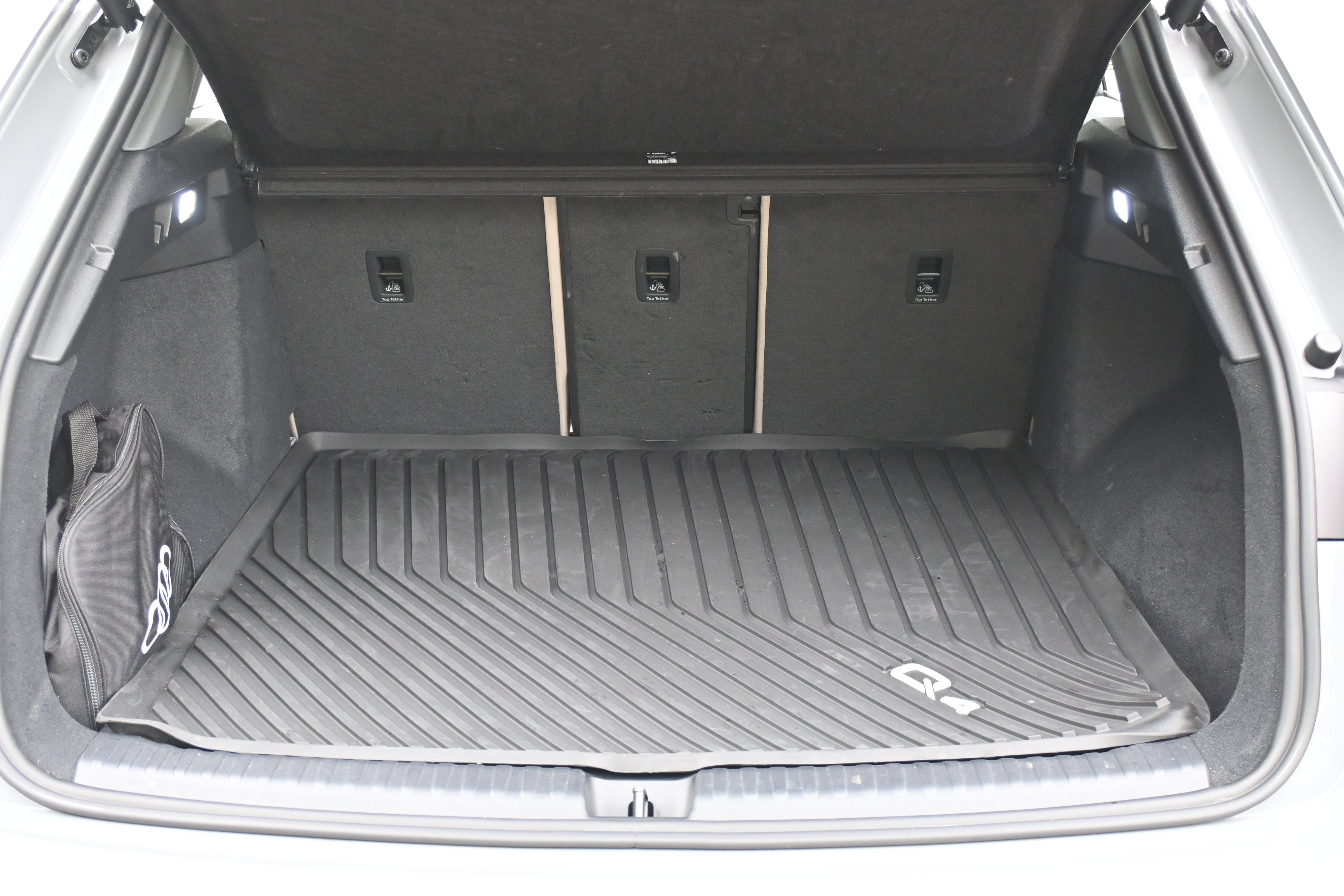 Used 2025 Audi Q4 e-tron Premium Plus image 19