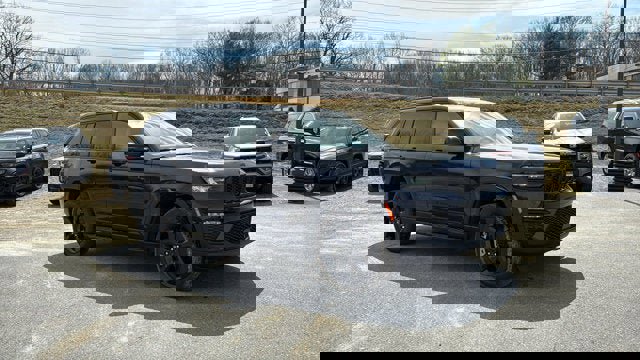 Certified 2024 Jeep Grand Cherokee Limited w/ Luxury Tech Group II image 2