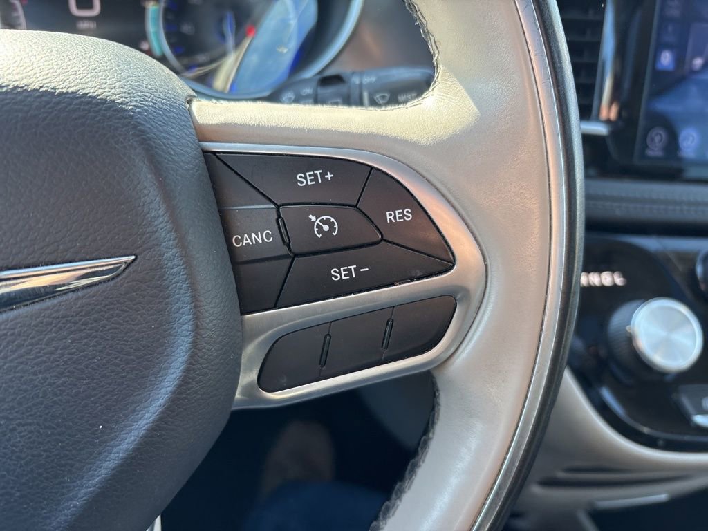 Used 2017 Chrysler Pacifica Limited w/ Tire & Wheel Group image 24