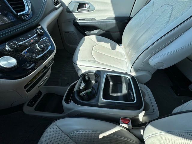 Used 2020 Chrysler Pacifica Limited w/ Advanced Safetytec Group FWD image 28