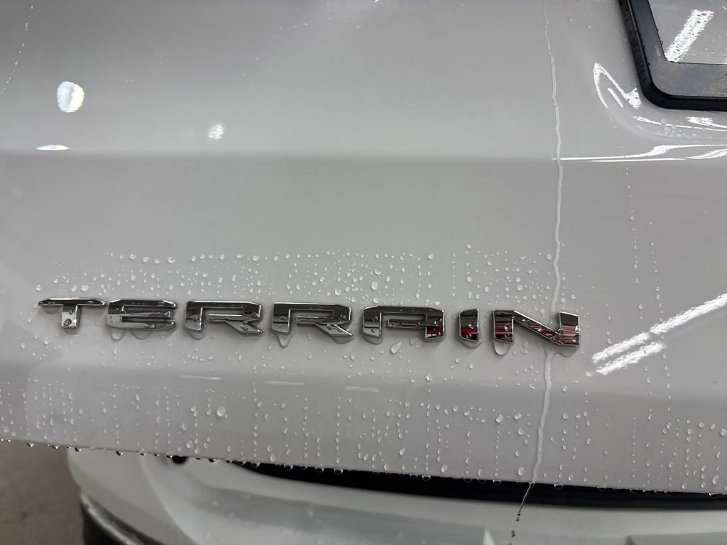 Used 2023 GMC Terrain SLT w/ LPO, Floor Liner Package AWD/4WD image 17