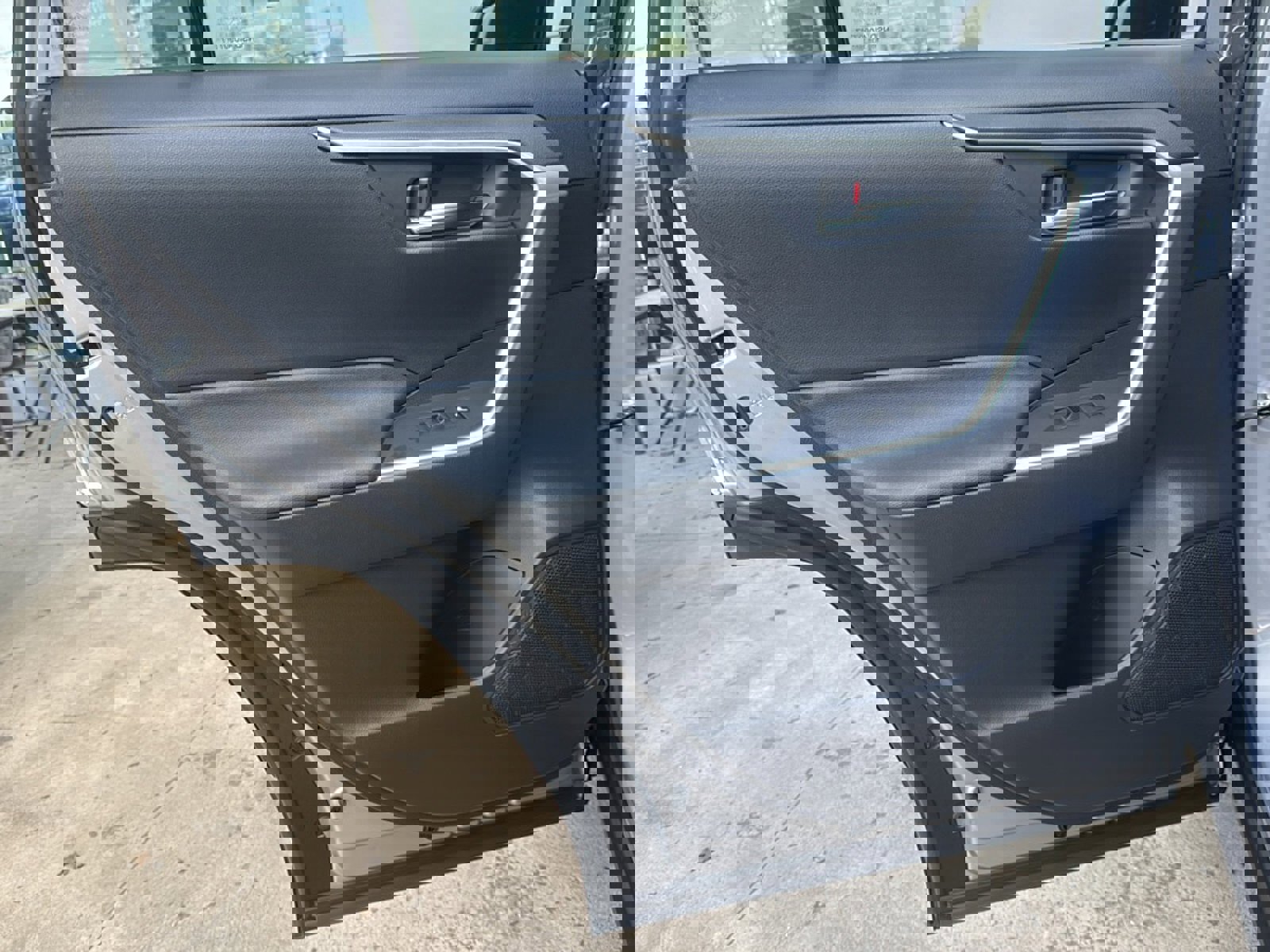 Used 2022 Toyota RAV4 SE w/ Weather & Moonroof Package image 20