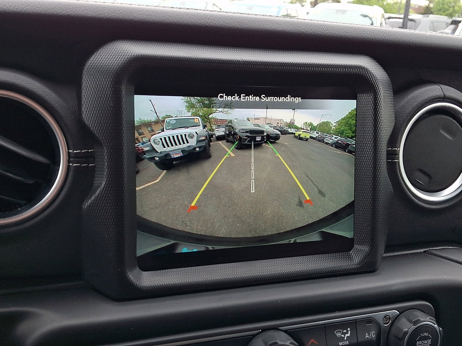 Used 2023 Jeep Wrangler Sahara w/ Cold Weather Group AWD/4WD image 17