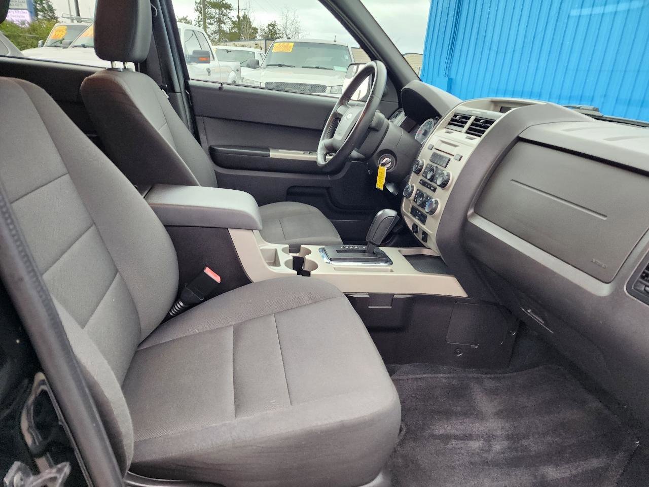 Used 2010 Ford Escape XLT image 24