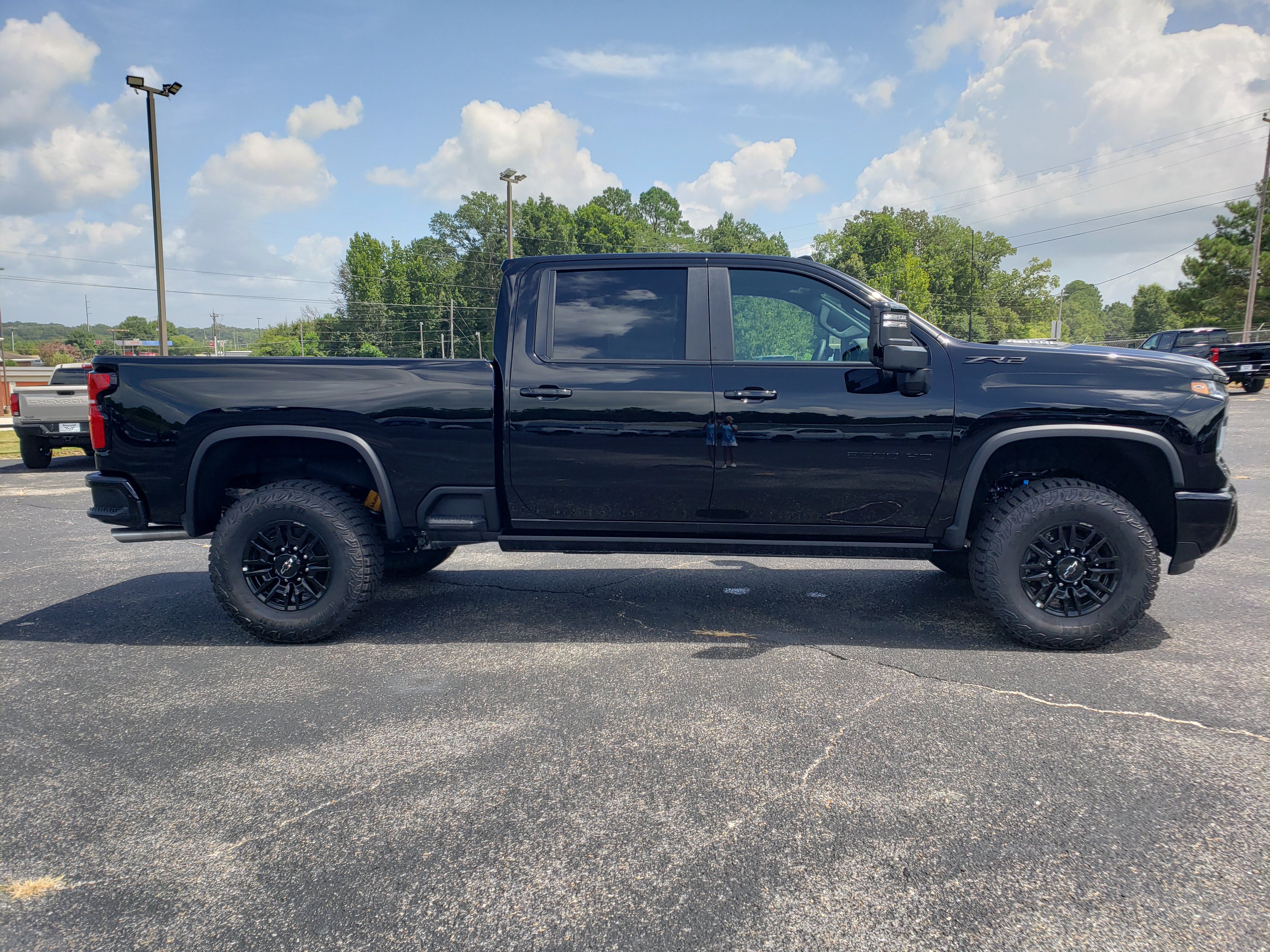 New 2026 Chevrolet Silverado 2500 ZR2 w/ LPO, Dark Essentials Package AWD/4WD image 5