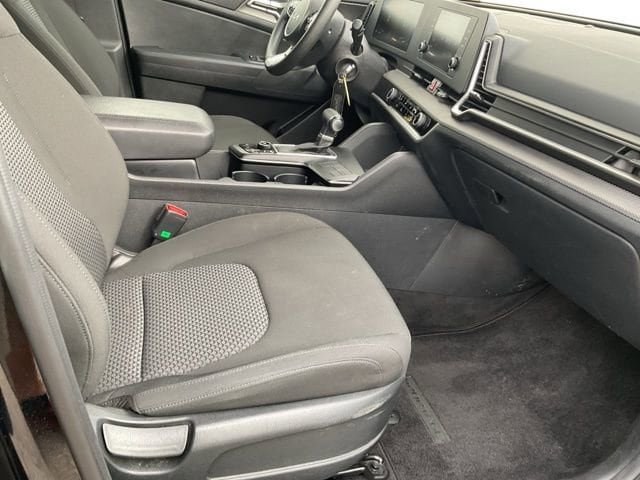 Used 2025 Kia Sportage LX image 13