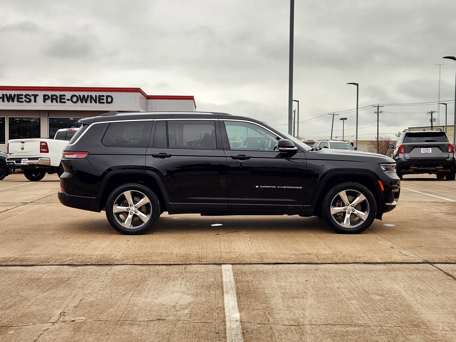 Used 2021 Jeep Grand Cherokee L Limited w/ Luxury Tech Group II image 8
