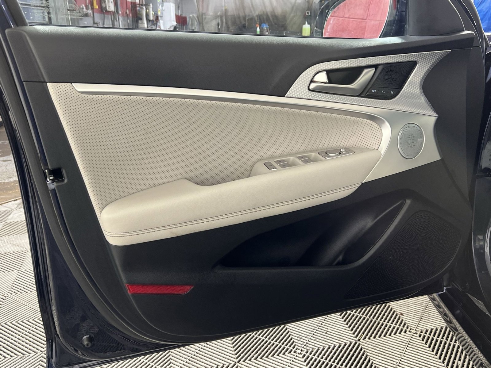 Used 2023 Genesis G70 2.0T w/ Sport Prestige Package image 11