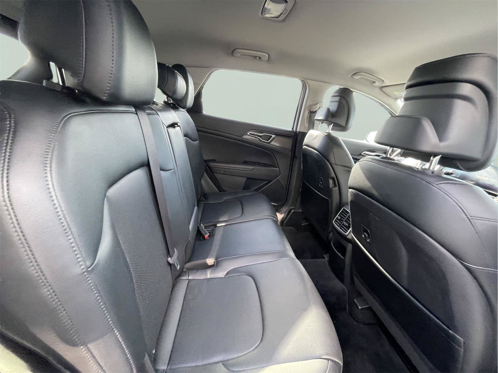 Used 2023 Kia Sportage EX AWD/4WD image 18