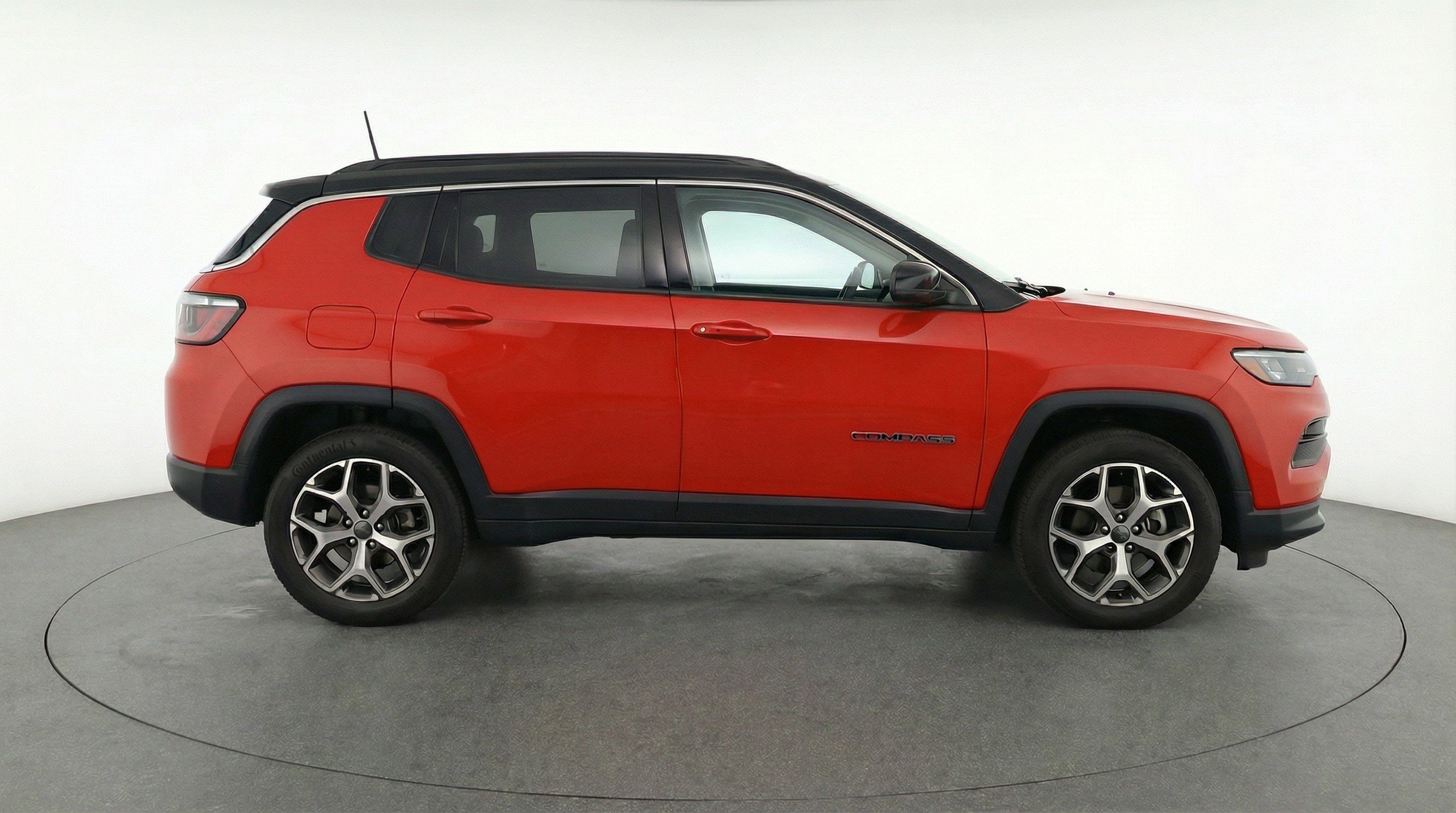 Used 2025 Jeep Compass Limited image 11