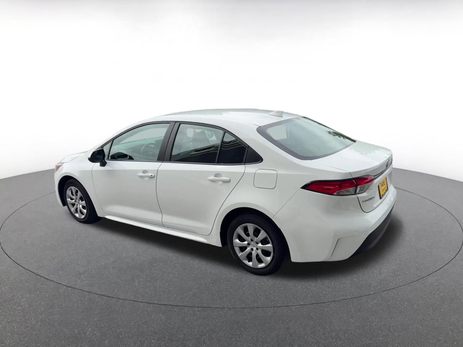 Used 2025 Toyota Corolla LE FWD image 10
