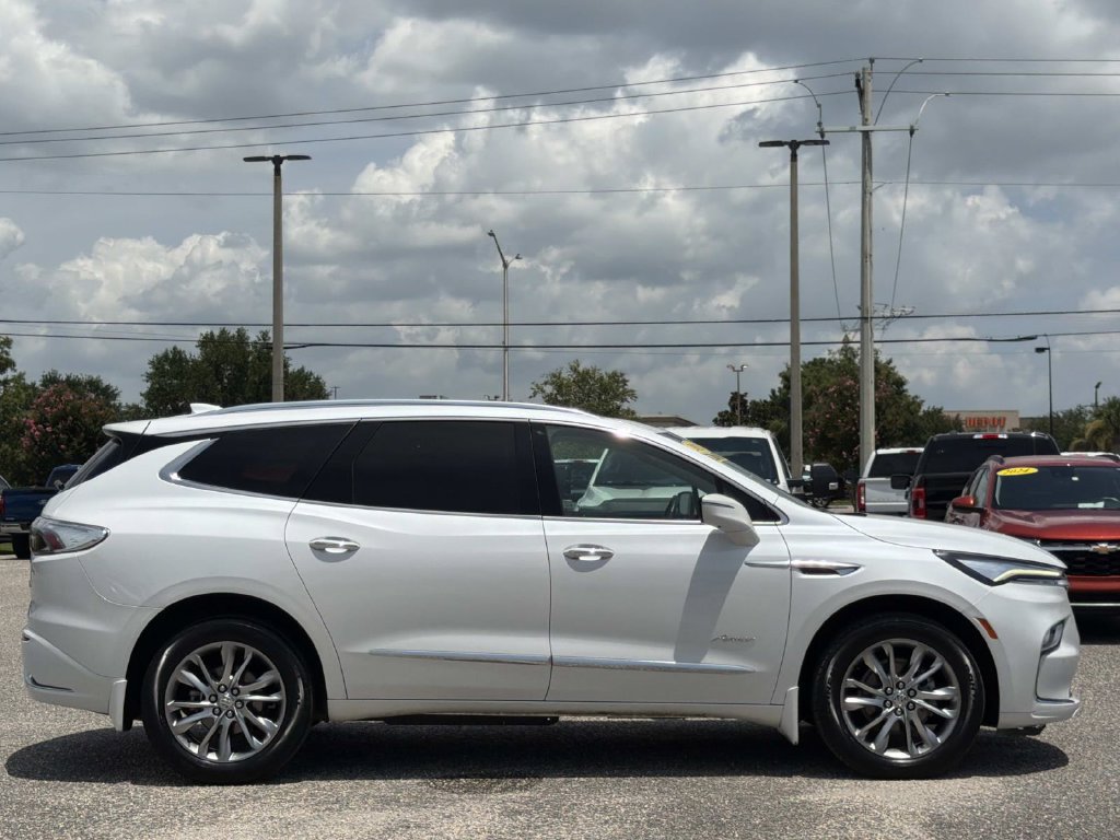 Used 2023 Buick Enclave Avenir FWD image 8