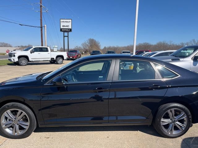 Used 2022 Volkswagen Jetta SE image 8