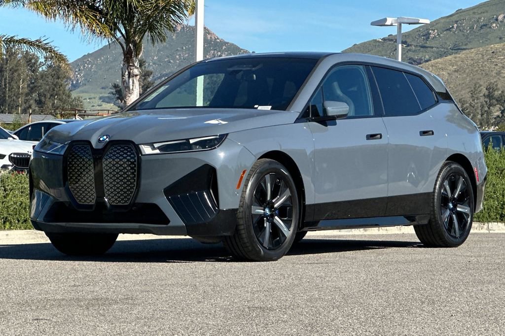 Used 2023 BMW iX xDrive50 w/ Premium Package image 7