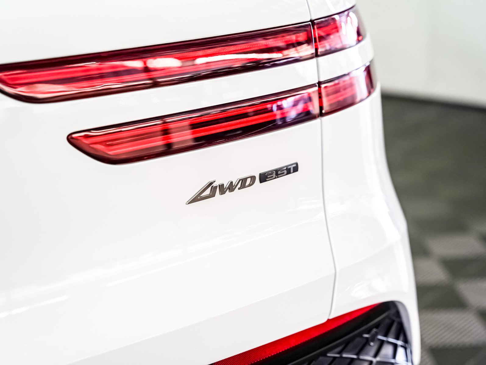 Used 2022 Genesis GV70 3.5T Sport w/ Sport Prestige Package image 11