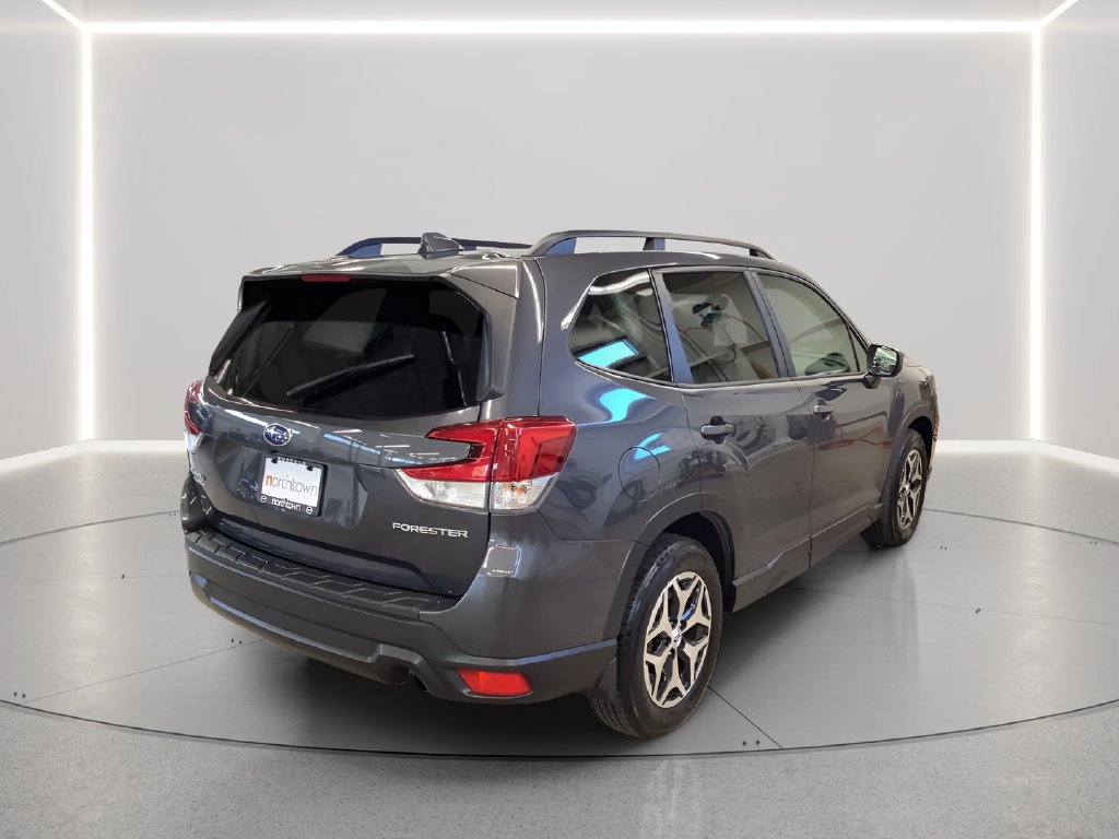Used 2021 Subaru Forester Premium AWD/4WD image 27
