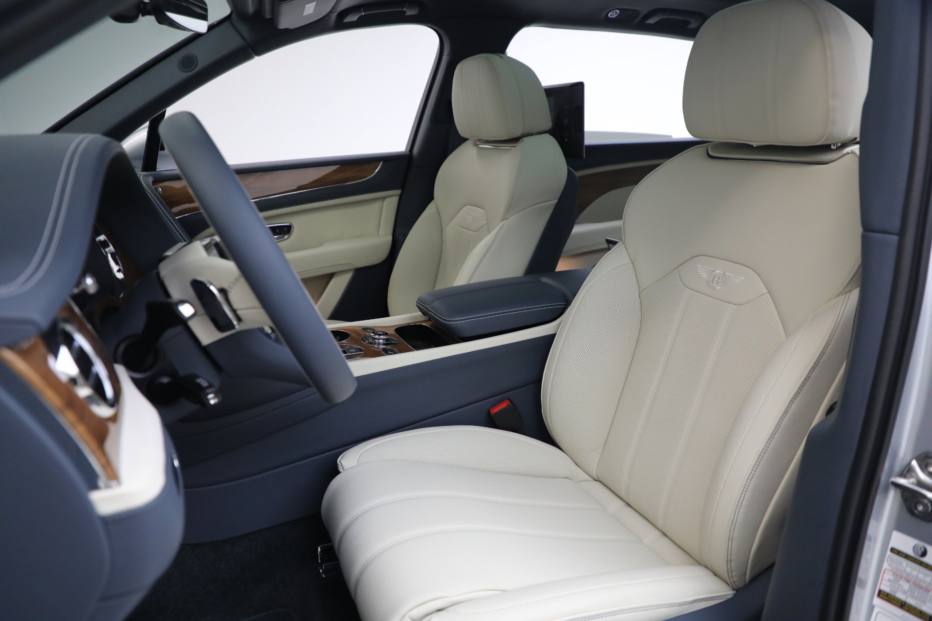 New 2025 Bentley Bentayga Extended Wheelbase image 17