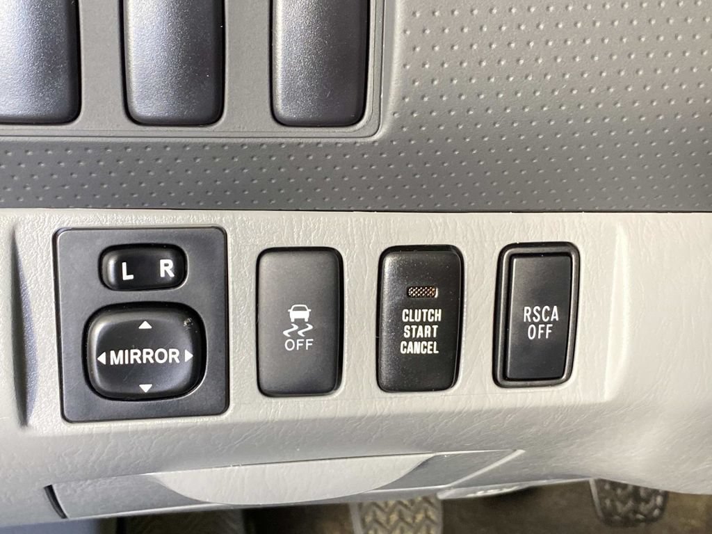 Used 2015 Toyota Tacoma 4x4 Access Cab w/ Convenience Package image 22