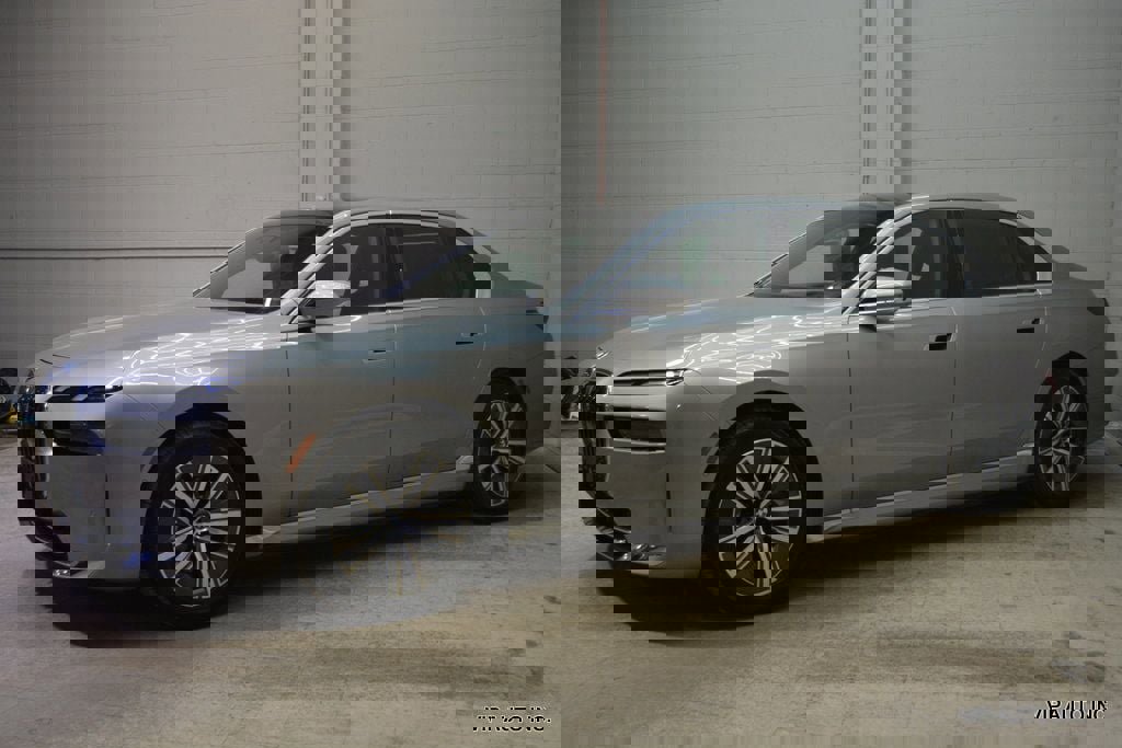 Used 2024 BMW i7 eDrive50 image 30