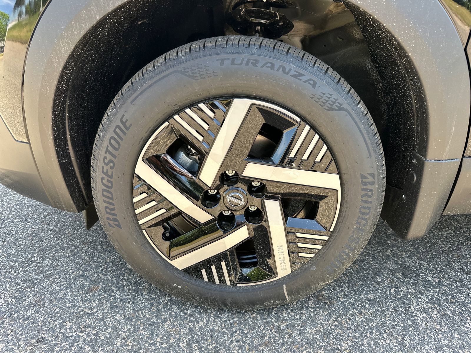 New 2026 Nissan Kicks SV w/ Charging Package FWD image 7