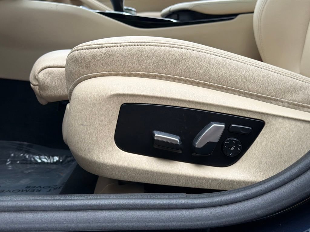 Used 2019 BMW 530e w/ Convenience Package RWD image 28