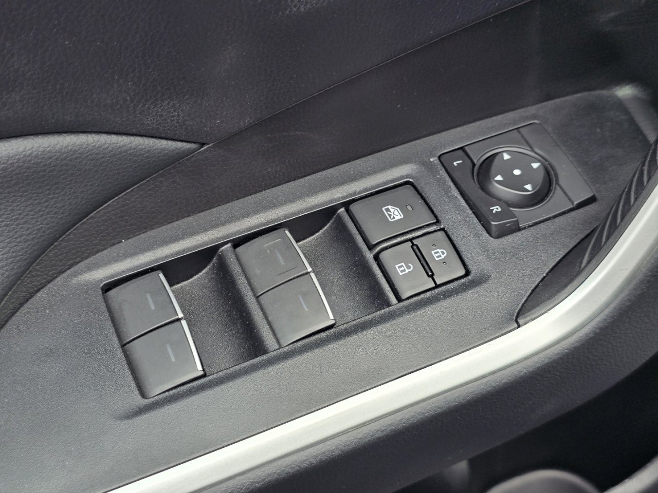 Used 2023 Toyota RAV4 XLE w/ Convenience Package image 18