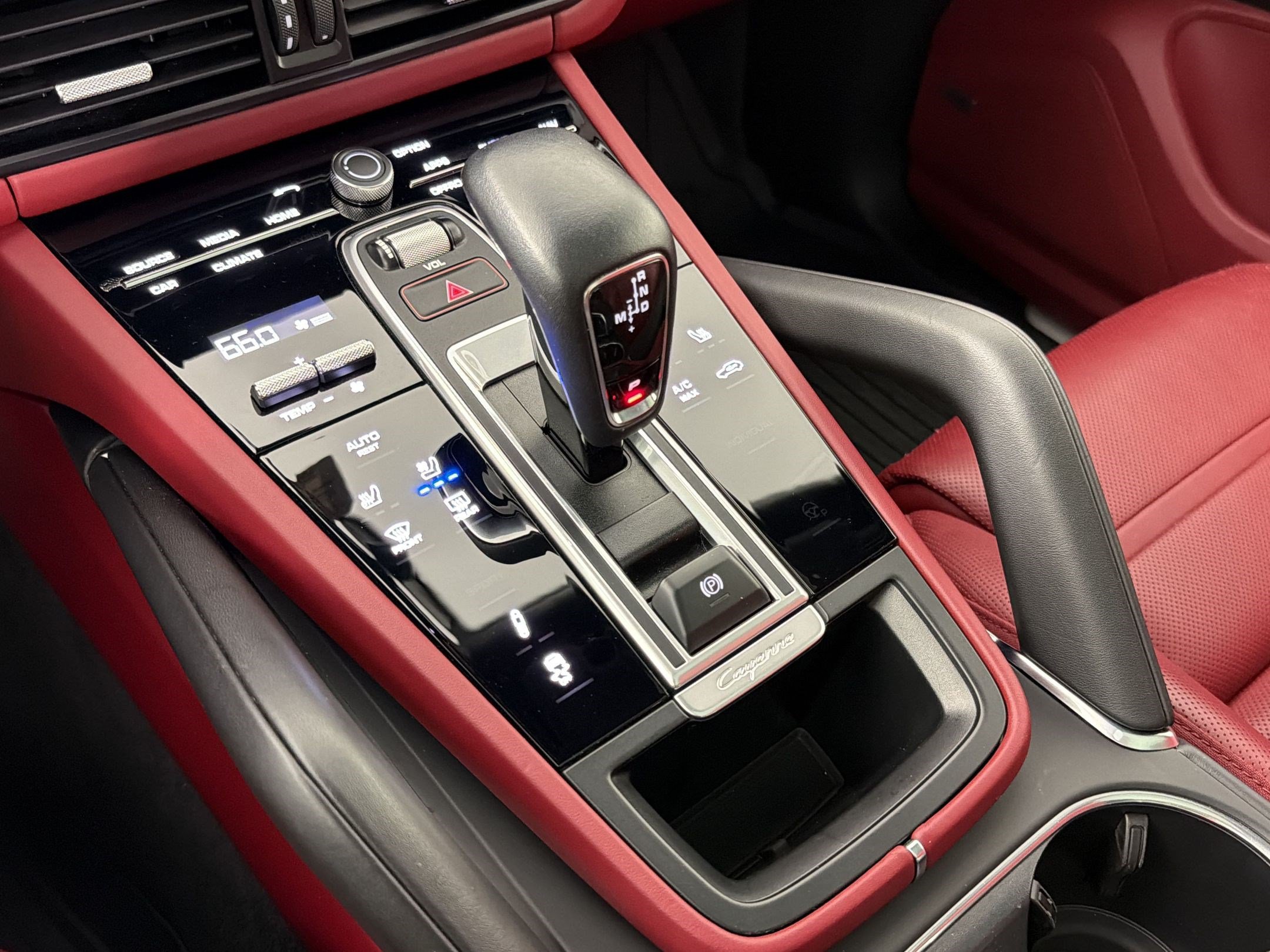 Certified 2023 Porsche Cayenne Turbo AWD/4WD image 26