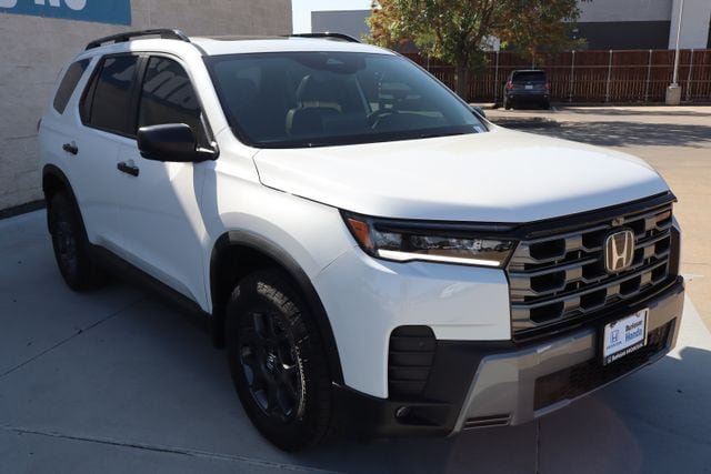 New 2026 Honda Pilot TrailSport image 3