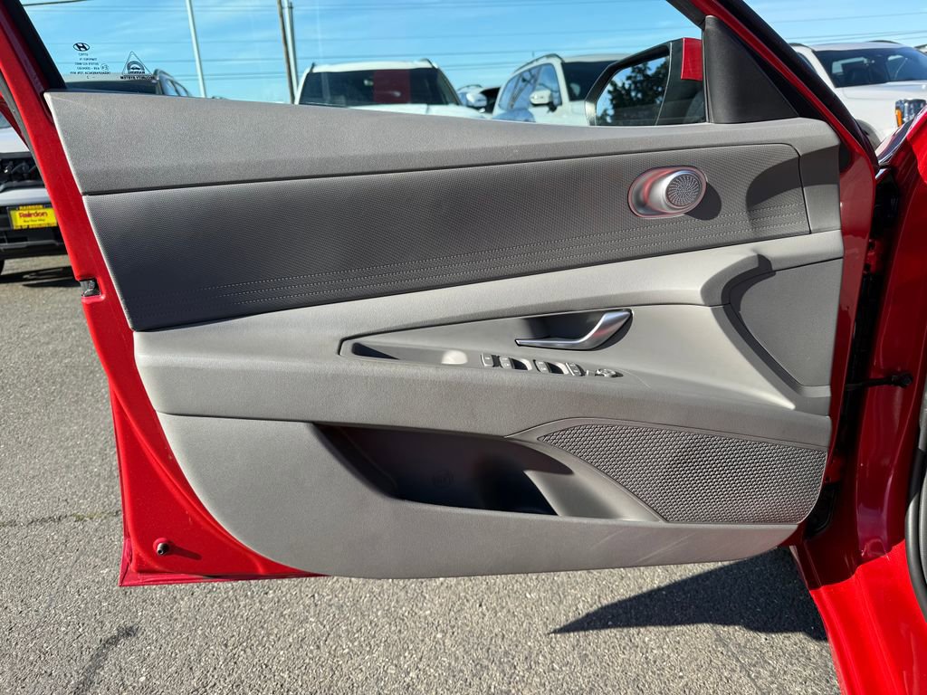 Used 2023 Hyundai Elantra SEL w/ Cargo Package image 14