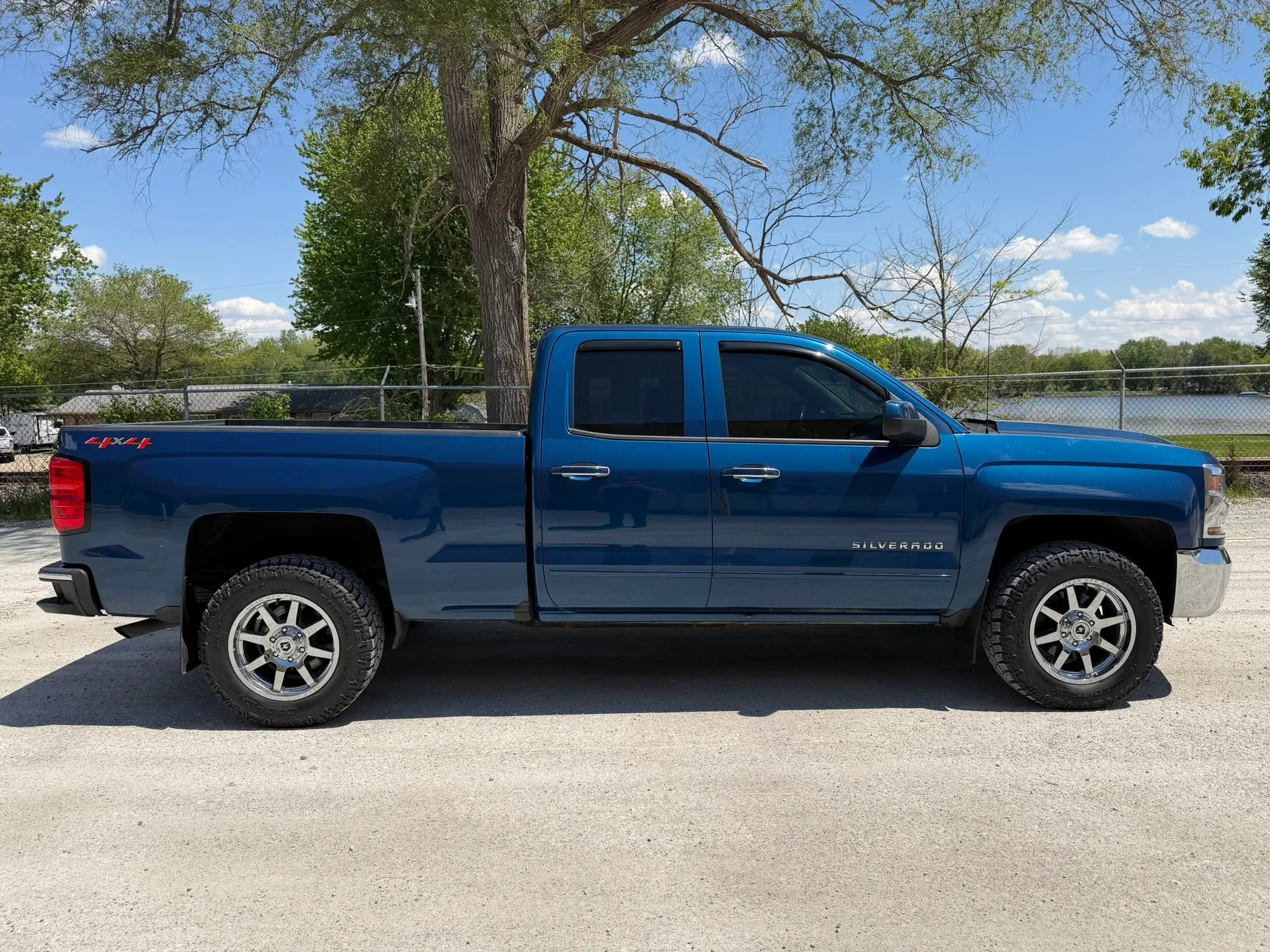 Used 2019 Chevrolet Silverado 1500 LT w/ All Star Edition AWD/4WD image 4