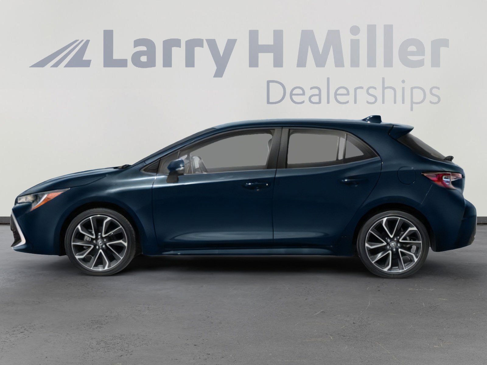 Used 2021 Toyota Corolla SE w/ SE Preferred Package image 3