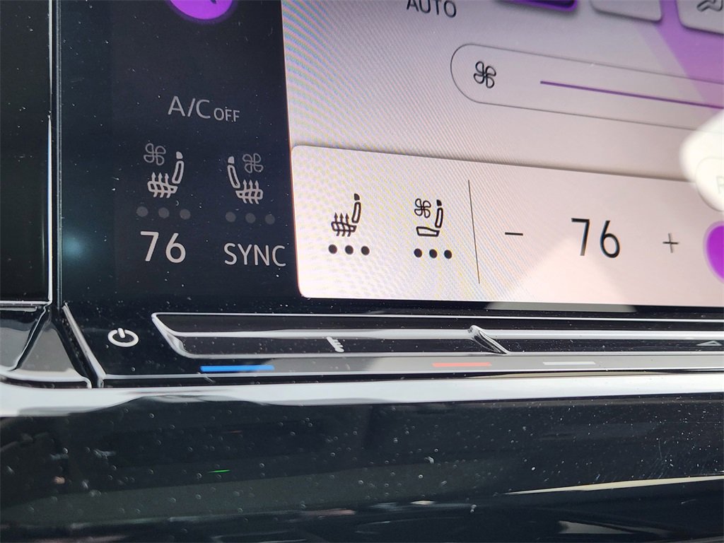 Used 2025 Volkswagen Atlas Peak Edition SE image 13